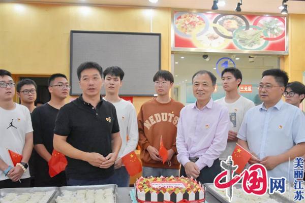 点击图片翻到下一页>> 云顶国际yd333公司党委:特别的爱送给特别的你