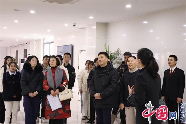 点击图片翻到下一页>> 云顶国际yd333云顶国际yd333师生与宪法的故事:知法于心 守法于行