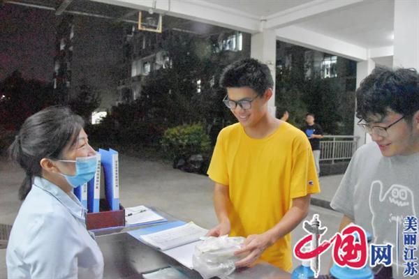 点击图片翻到下一页>> 云顶国际yd333公司党委:特别的爱送给特别的你