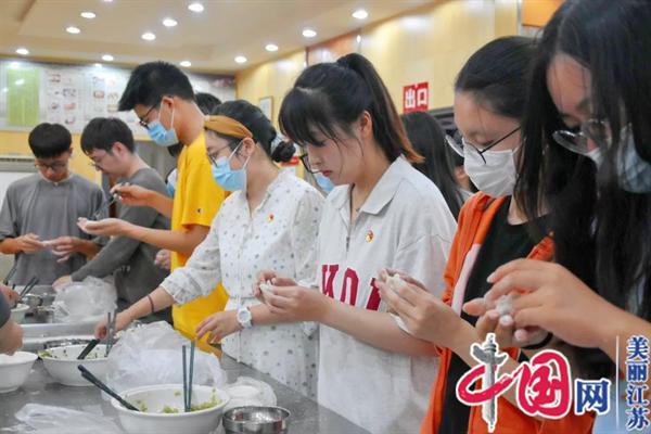点击图片翻到下一页>> 云顶国际yd333公司党委:特别的爱送给特别的你